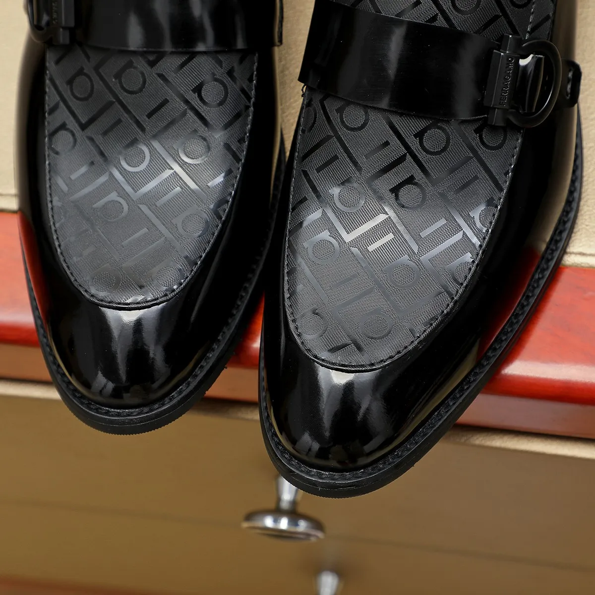 Men's shoes 💰460 Ferragamo [Ferragamo] top imported suit men's shoes 💯Original copy of the official website, product materials: selected imported embossed calfskin + luxury hardware buckle accessories ~ imported water-dyed cow 🐂 leather lining. Strong three-dimensional visual effect, original combination outsole, multiple colors available😘 Size: 39-44 (38.45.46. Customized)